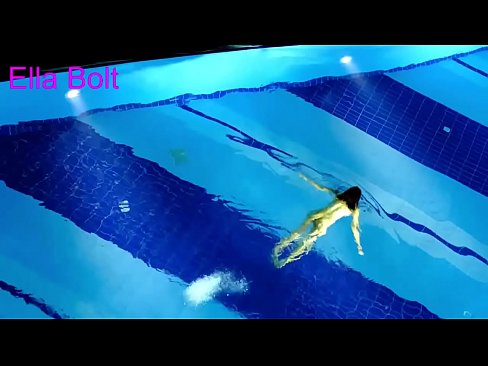 ❤️ Ik kin net ophâlde te sjen, jonge blonde fongen neaken swimmen yn ELLA BOLT resort pool ☑ Fuckfideo by porno fy.assistirhentai.ru ❤