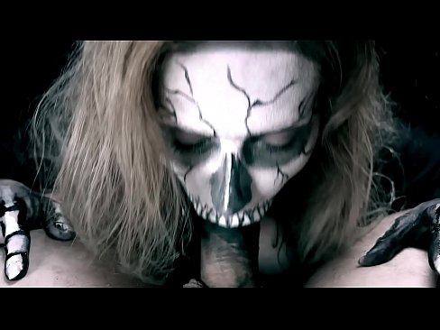❤️ Demon famke sûgje hoanne mei har swarte mûle en slikken cum. ☑ Fuckfideo by porno fy.assistirhentai.ru ❤
