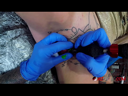 ❤️ Ekstreem tattooed hottie Sully Savage krige in tattoo op har klitoris ☑ Fuckfideo by porno fy.assistirhentai.ru ❤